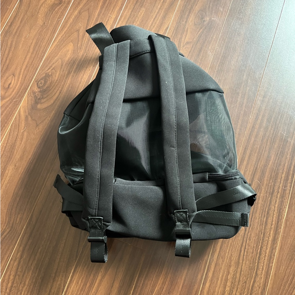 Backpack - Picture 4 of 4